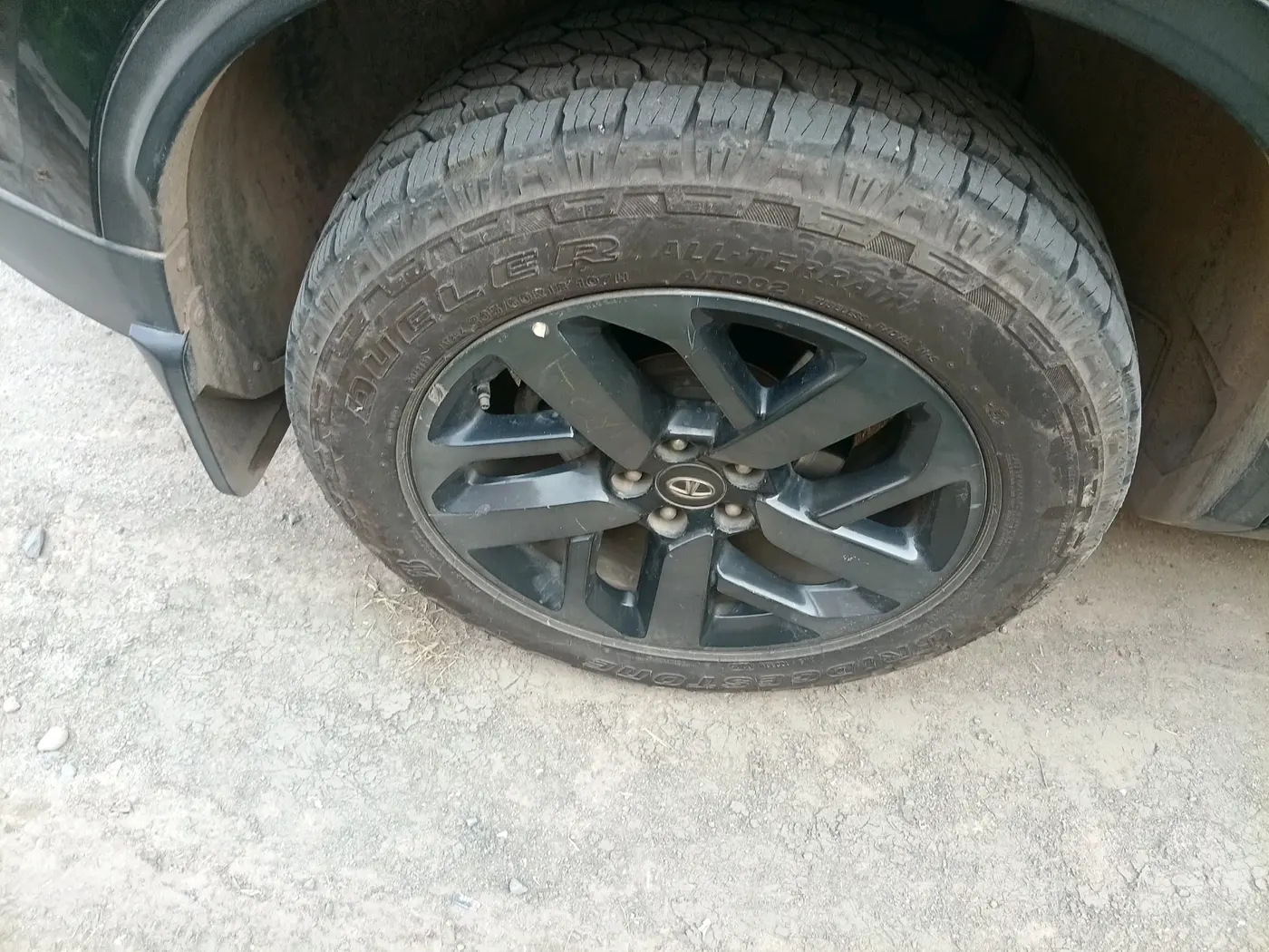 2023 Tata Safari XZA PLUS DARK EDITION, Diesel, Automatic, 1,43,951 km, tyre