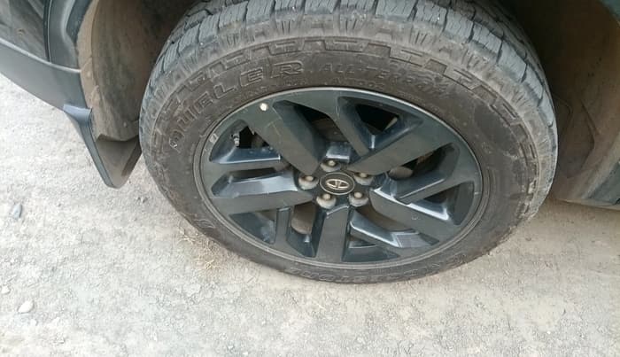 2023 Tata Safari XZA PLUS DARK EDITION, Diesel, Automatic, 1,43,951 km, tyre