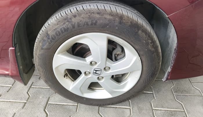 2015 Honda City 1.5L I-VTEC V MT, Petrol, Manual, 1,09,600 km, tyre