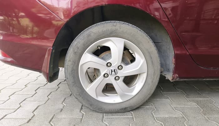 2015 Honda City 1.5L I-VTEC V MT, Petrol, Manual, 1,09,600 km, tyre