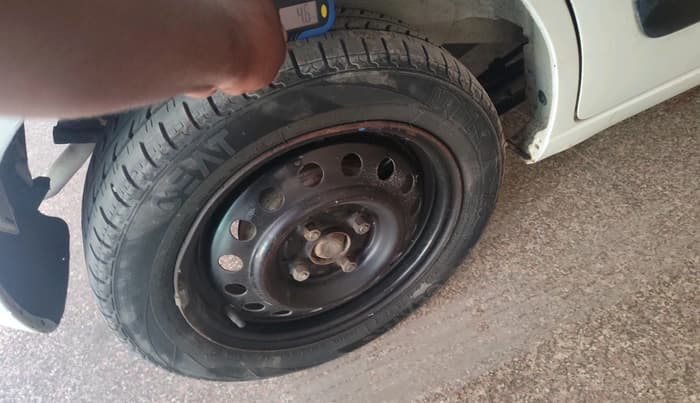 2014 Maruti Wagon R 1.0 VXI, Petrol, Manual, 67,884 km, tyre
