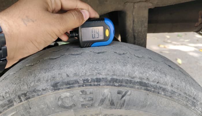 2021 Maruti Eeco 5 STR AC CNG, CNG, Manual, 65,538 km, tyre