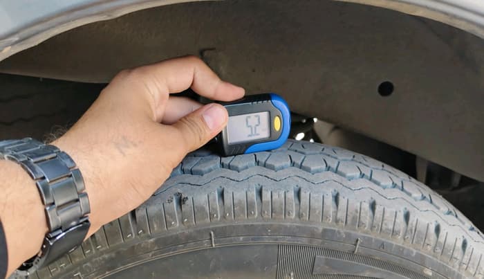 2021 Maruti Eeco 5 STR AC CNG, CNG, Manual, 65,538 km, tyre