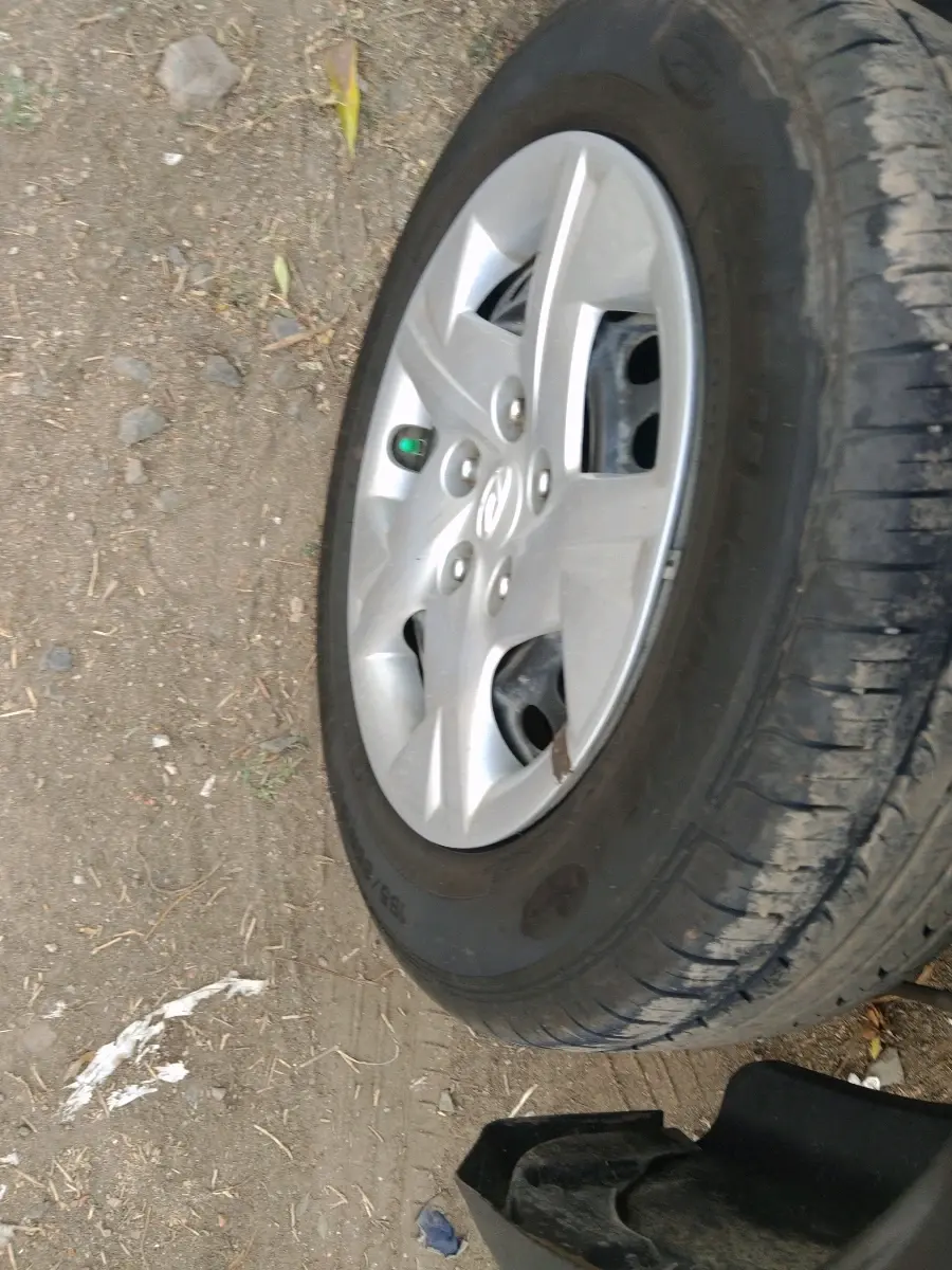 2022 Hyundai VENUE S 1.2, Petrol, Manual, 52,684 km, tyre