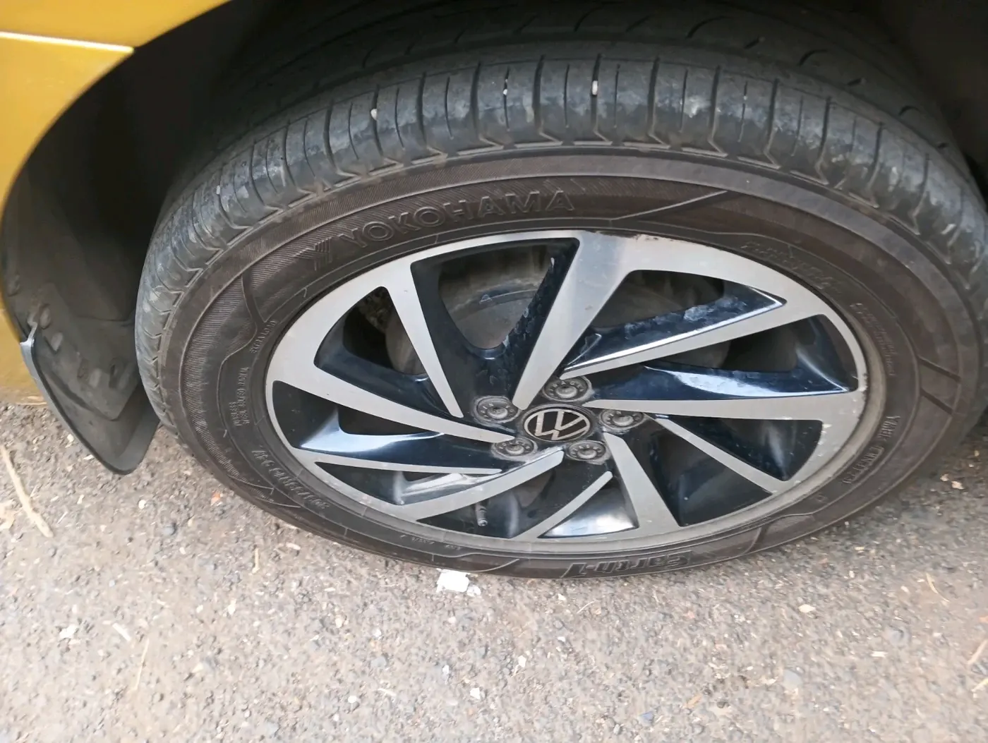 2022 Volkswagen VIRTUS TOPLINE TSI 1.0 AT, Petrol, Automatic, 86,235 km, tyre