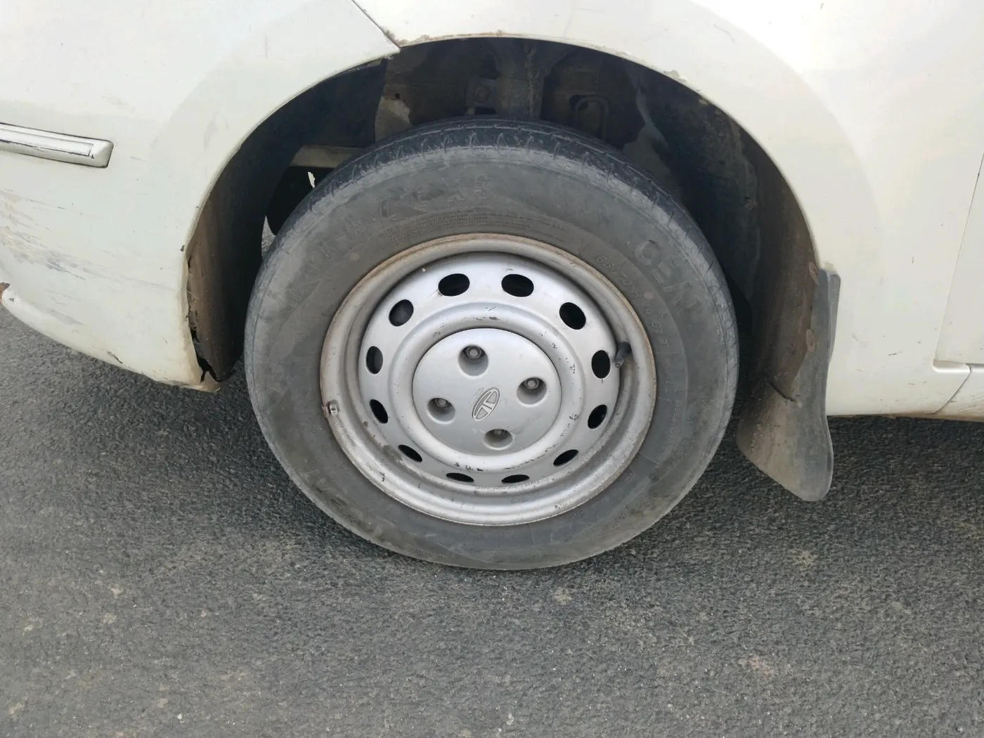 2013 Tata Indica Vista LS TDI, Diesel, Manual, 85,970 km, tyre