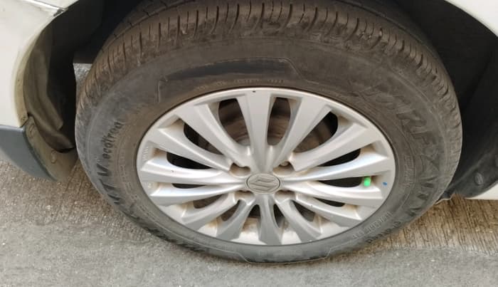 2015 Maruti Ciaz ZXI, Petrol, Manual, 1,04,337 km, tyre