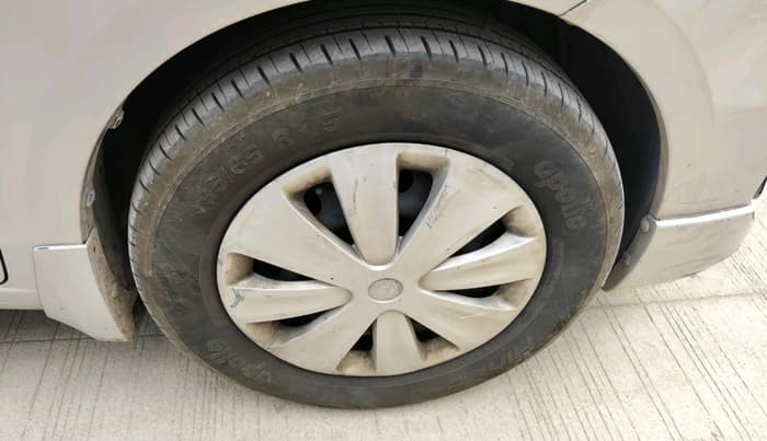 2017 Maruti Ertiga VXI AT, Petrol, Automatic, 54,341 km, tyre