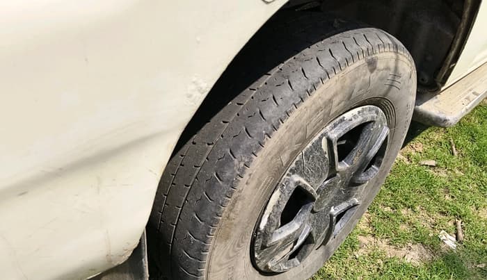 2014 Mahindra Scorpio M2DI, Diesel, Manual, 2,32,897 km, tyre
