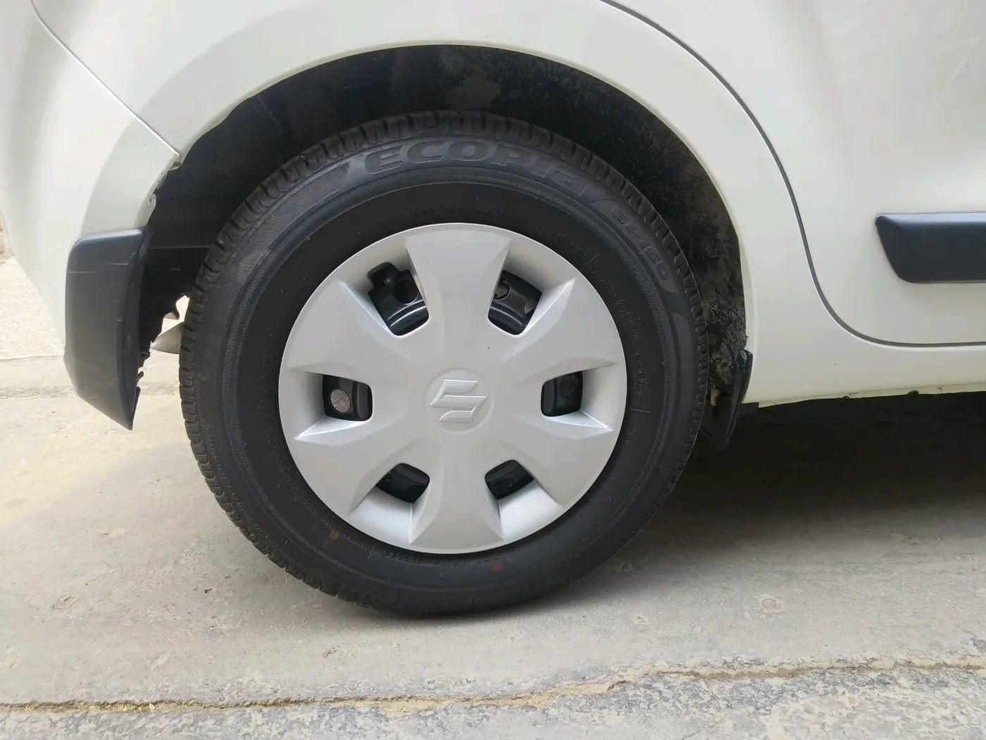 2023 Maruti New Wagon-R VXI 1.0 AMT, Petrol, Automatic, 1,00,080 km, tyre