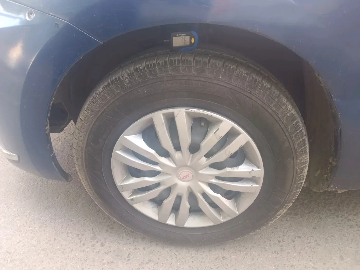 2017 Maruti Dzire VDI, Diesel, Manual, 2,96,971 km, tyre