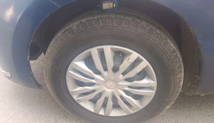 2017 Maruti Dzire VDI, Diesel, Manual, 2,96,971 km, tyre
