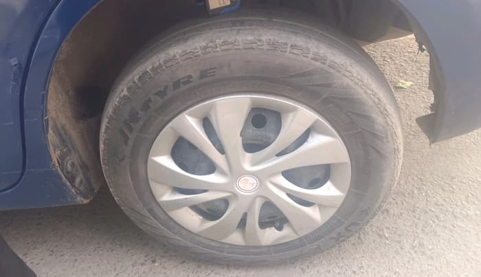 2017 Maruti Dzire VDI, Diesel, Manual, 2,96,971 km, tyre