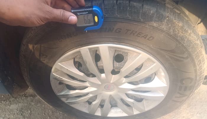 2017 Maruti Dzire VDI, Diesel, Manual, 2,96,971 km, tyre