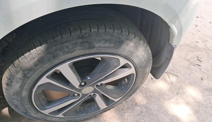 2023 Tata ALTROZ XZ PLUS PETROL, Petrol, Manual, 12,997 km, tyre
