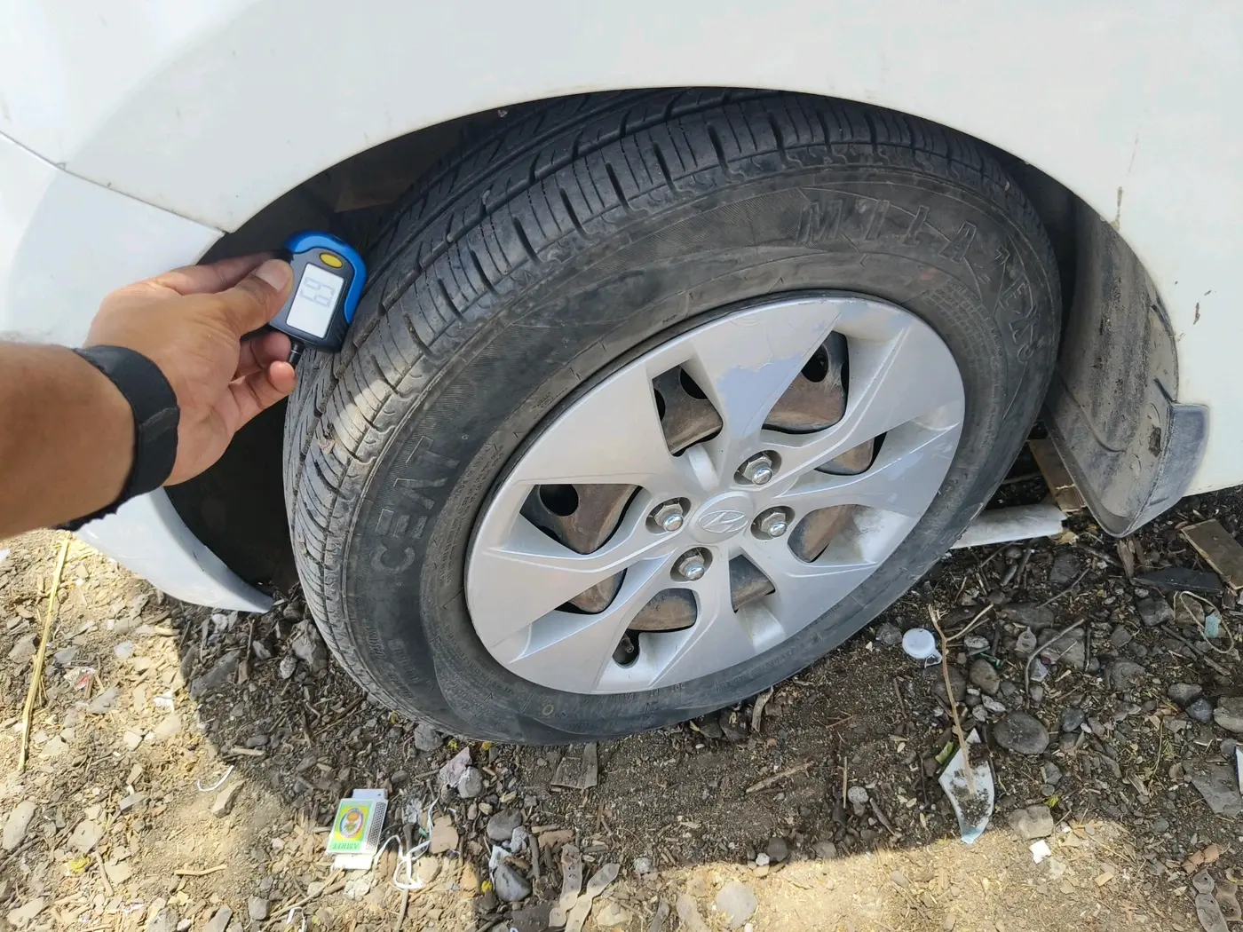2016 Hyundai Xcent S 1.2, Petrol, Manual, 83,660 km, tyre