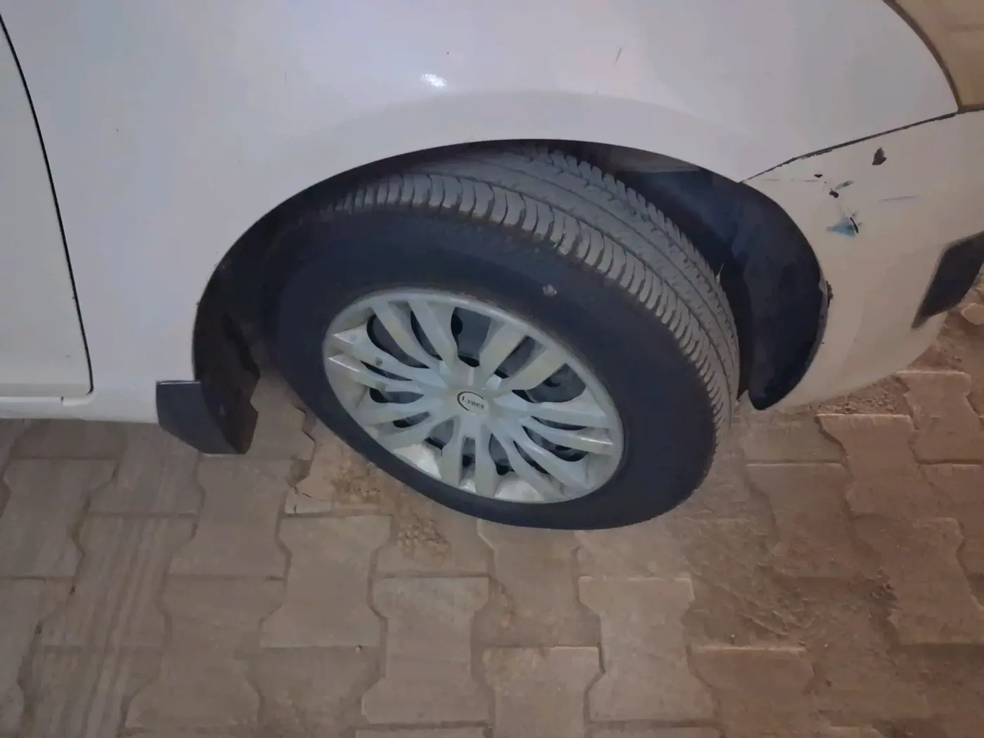 2012 Maruti Swift Dzire VXI, Petrol, Manual, 77,649 km, tyre