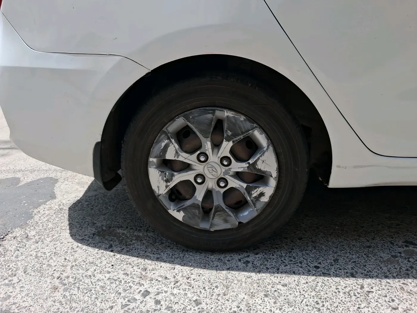 2018 Hyundai Xcent S 1.2, Petrol, Manual, 2,15,657 km, tyre