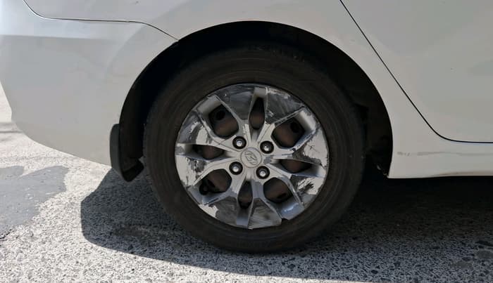 2018 Hyundai Xcent S 1.2, Petrol, Manual, 2,15,657 km, tyre