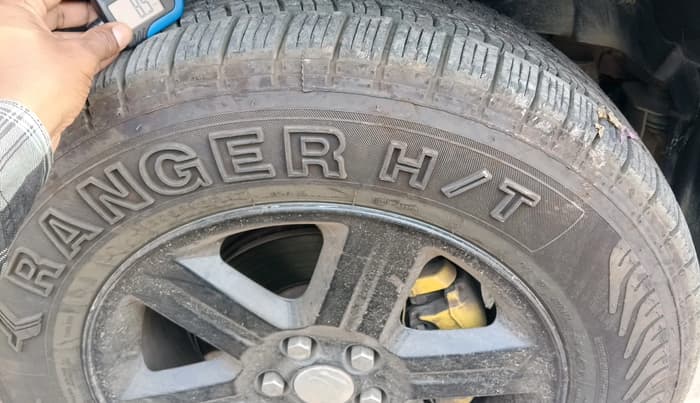 2014 Landrover Freelander 2 TD4 SE, Diesel, Automatic, 1,26,653 km, tyre