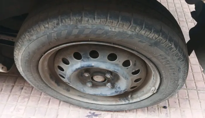 2015 Maruti Wagon R 1.0 VXI, Petrol, Manual, 93,532 km, tyre