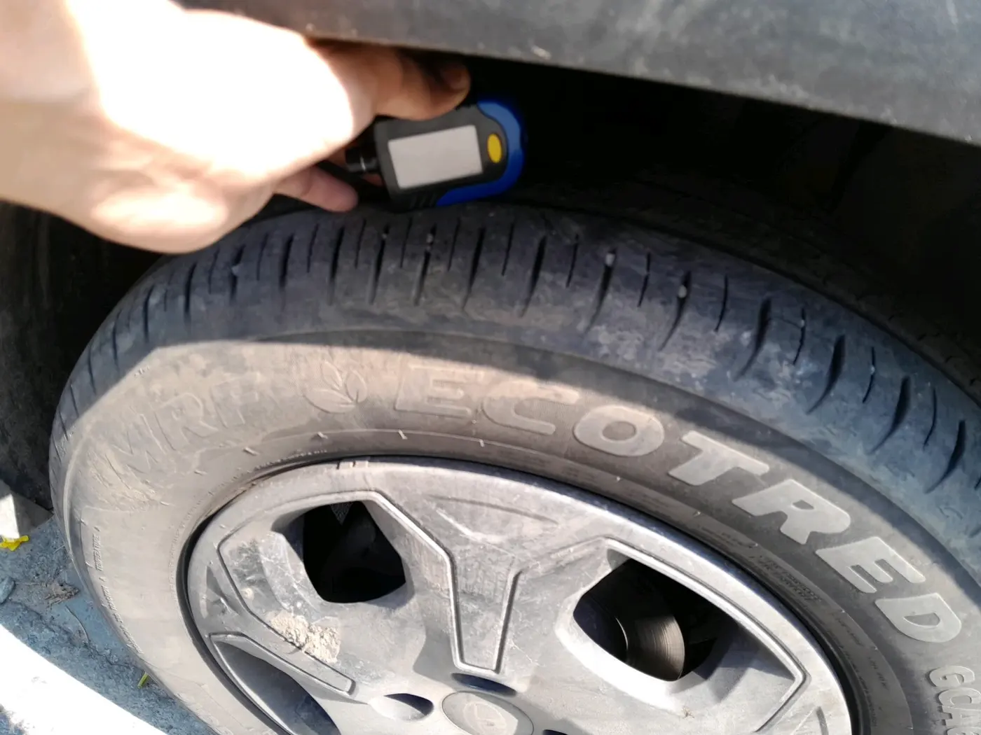 2025 Tata PUNCH Accomplished Plus AMT, Petrol, Automatic, 35,700 km, tyre
