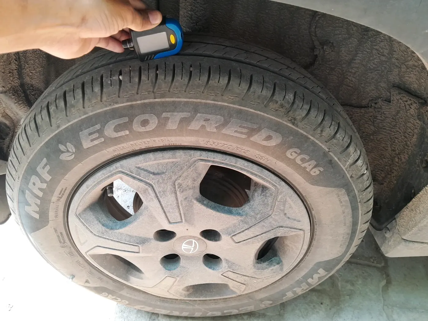 2025 Tata PUNCH Accomplished Plus AMT, Petrol, Automatic, 35,700 km, tyre