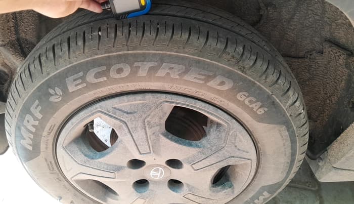 2025 Tata PUNCH Accomplished Plus AMT, Petrol, Automatic, 33,338 km, tyre