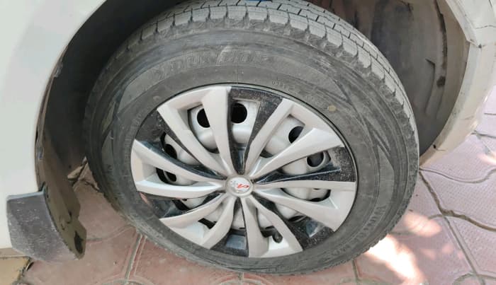 2015 Maruti Swift LDI, Diesel, Manual, 72,542 km, tyre