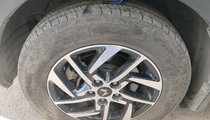 2023 Mahindra XUV400 EL 7.2 KW, Electric, Automatic, 32,496 km, tyre