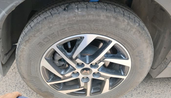 2023 Mahindra XUV400 EL 7.2 KW, Electric, Automatic, 32,496 km, tyre
