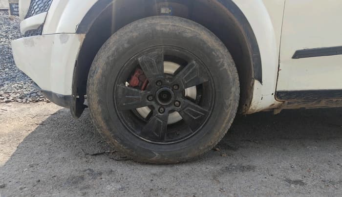 2013 Mahindra XUV500 W8, Diesel, Manual, 1,34,127 km, tyre