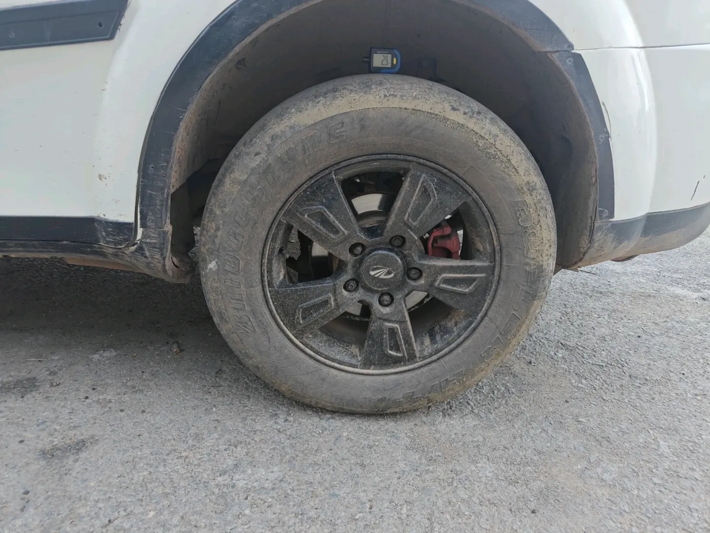 2013 Mahindra XUV500 W8, Diesel, Manual, 1,34,127 km, tyre