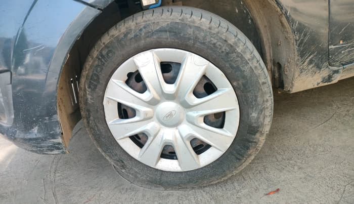 2013 Ford Figo ZXI 1.4 DIESEL, Diesel, Manual, 1,40,800 km, tyre
