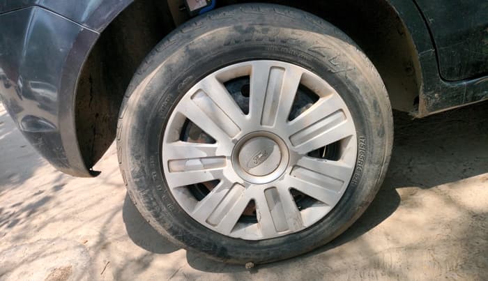 2013 Ford Figo ZXI 1.4 DIESEL, Diesel, Manual, 1,40,800 km, tyre