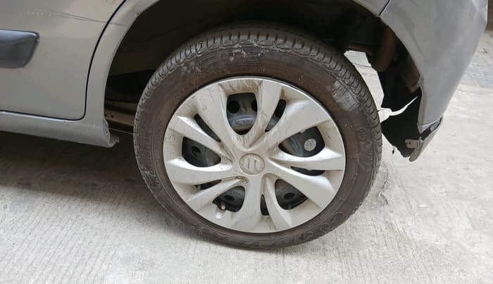 2011 Maruti Wagon R 1.0 VXI, Petrol, Manual, 1,04,949 km, tyre