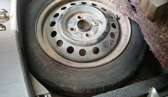 2011 Maruti Wagon R 1.0 VXI, Petrol, Manual, 1,04,949 km, tyre