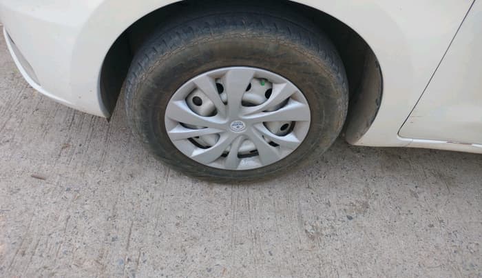 2023 Maruti Dzire TOUR S CNG, CNG, Manual, 41,551 km, tyre