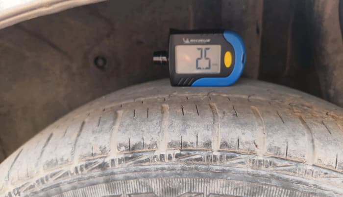 2017 Maruti Celerio VXI CNG, CNG, Manual, 76,525 km, tyre
