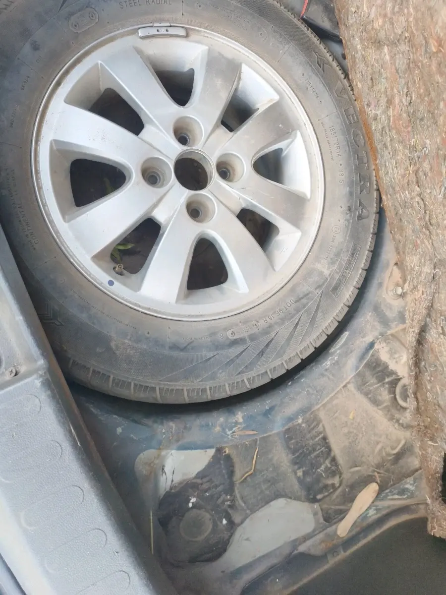2009 Maruti Ritz ZXI, Petrol, Manual, 56,810 km, tyre