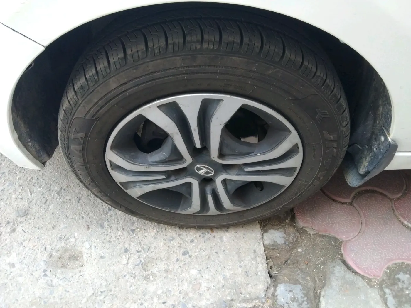 2022 Tata TIGOR XZ PLUS CNG, CNG, Manual, 56,224 km, tyre