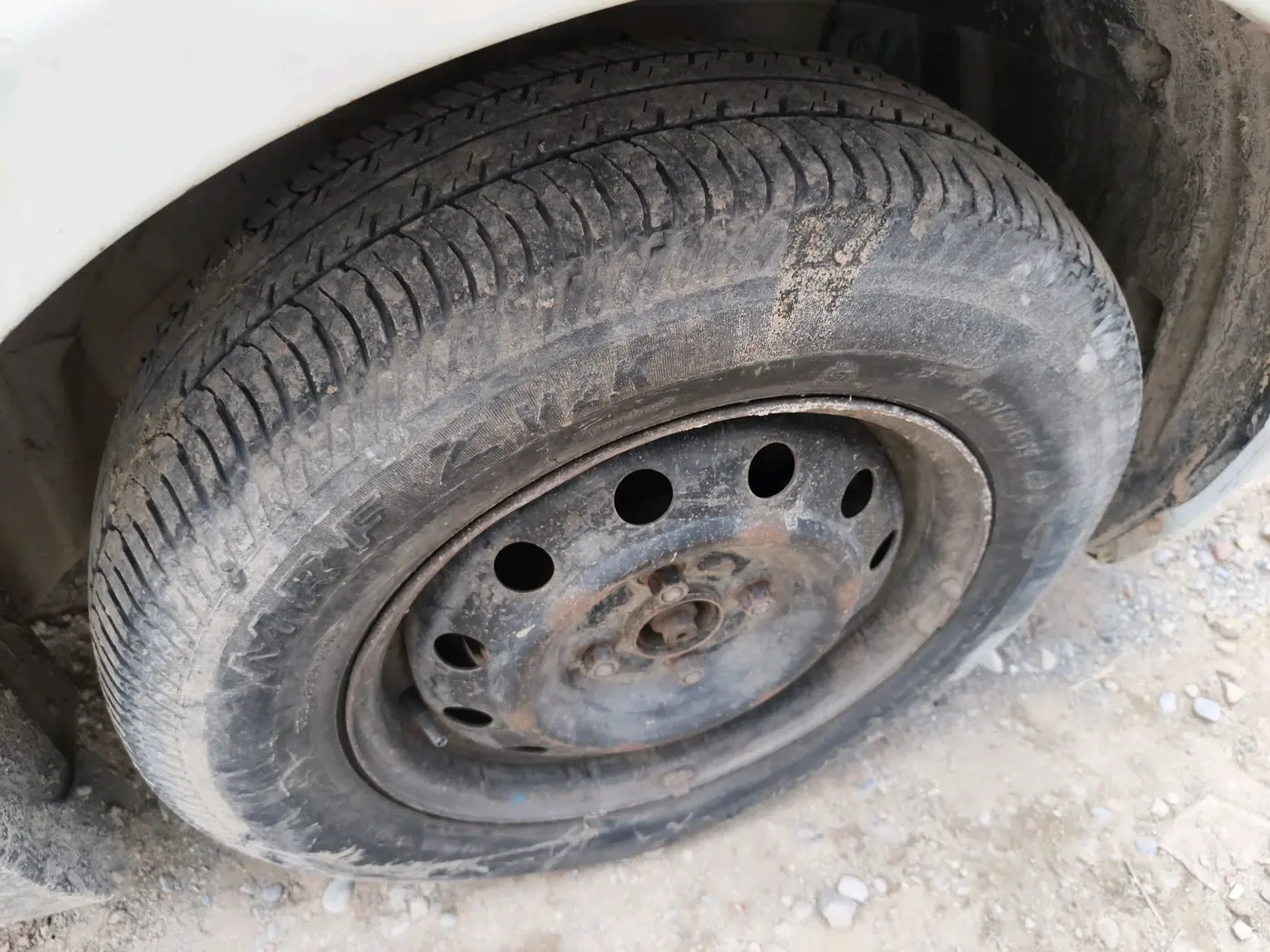 2013 Maruti Swift Dzire VDI, Diesel, Manual, 1,35,819 km, tyre