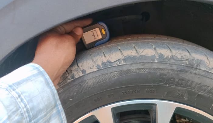 2024 Maruti XL6 ZETA CNG, CNG, Manual, 23,573 km, tyre