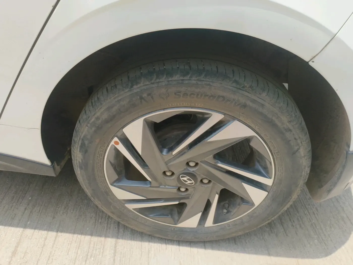 2021 Hyundai NEW I20 ASTA (O) 1.2 MT, Petrol, Manual, 48,203 km, tyre