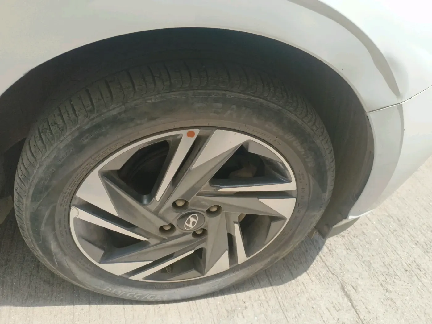 2021 Hyundai NEW I20 ASTA (O) 1.2 MT, Petrol, Manual, 48,203 km, tyre