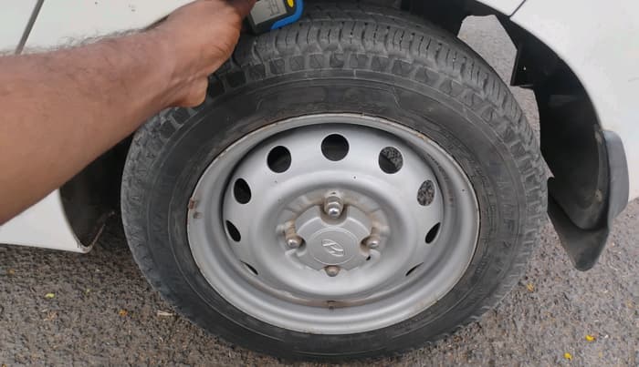 2018 Hyundai Eon ERA +, Petrol, Manual, 48,509 km, tyre