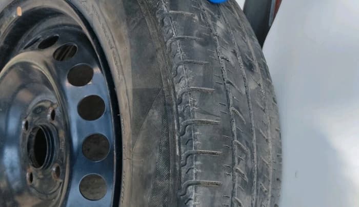 2018 Hyundai Xcent E+, CNG, Manual, 85,098 km, tyre
