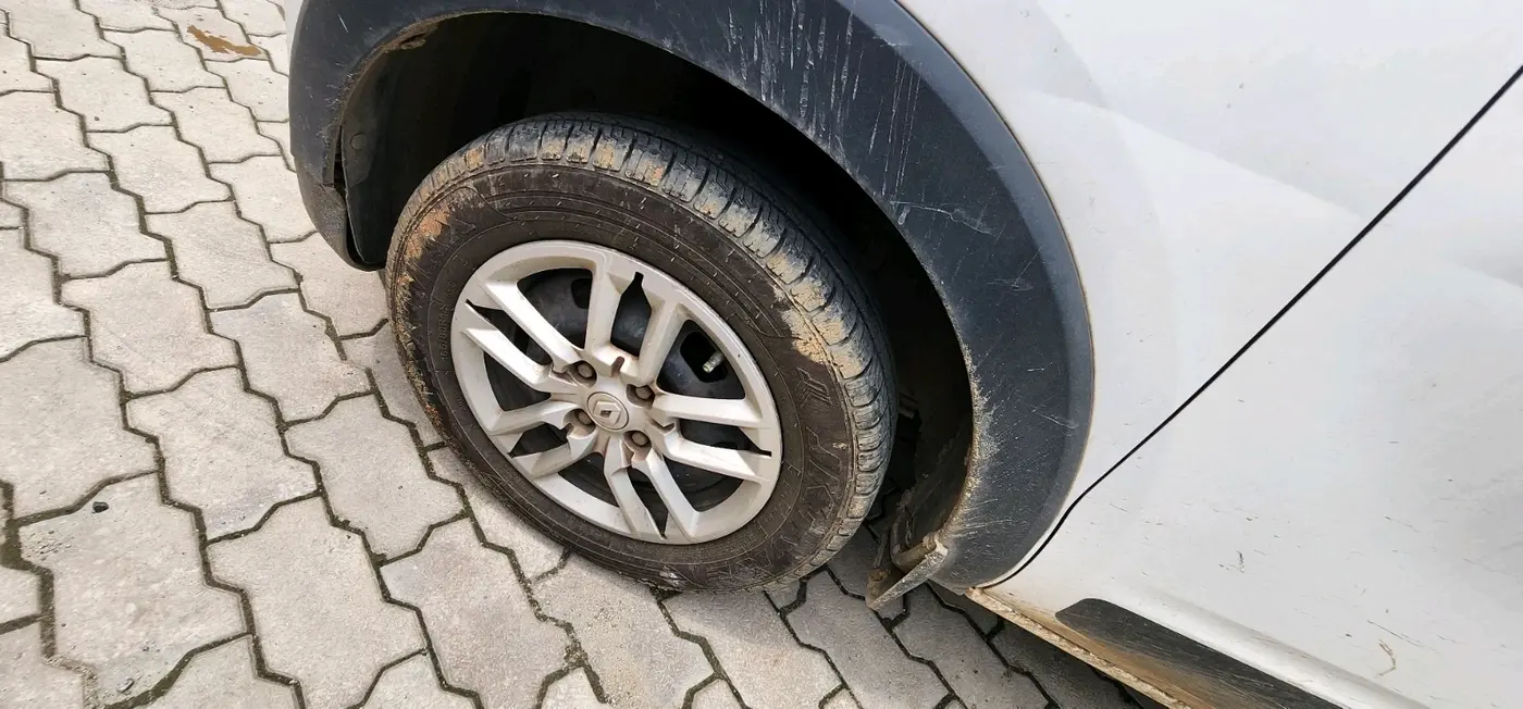 2019 Renault TRIBER RXT, Petrol, Manual, 76,702 km, tyre