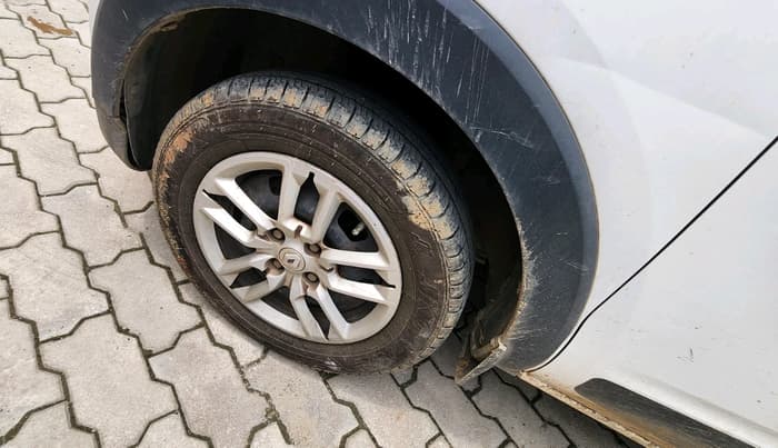 2019 Renault TRIBER RXT, Petrol, Manual, 76,702 km, tyre