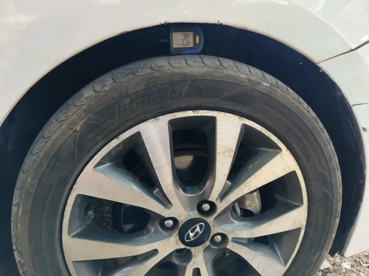 2016 Hyundai Verna FLUIDIC 1.6 CRDI SX AT 4S, Diesel, Automatic, 1,04,592 km, tyre